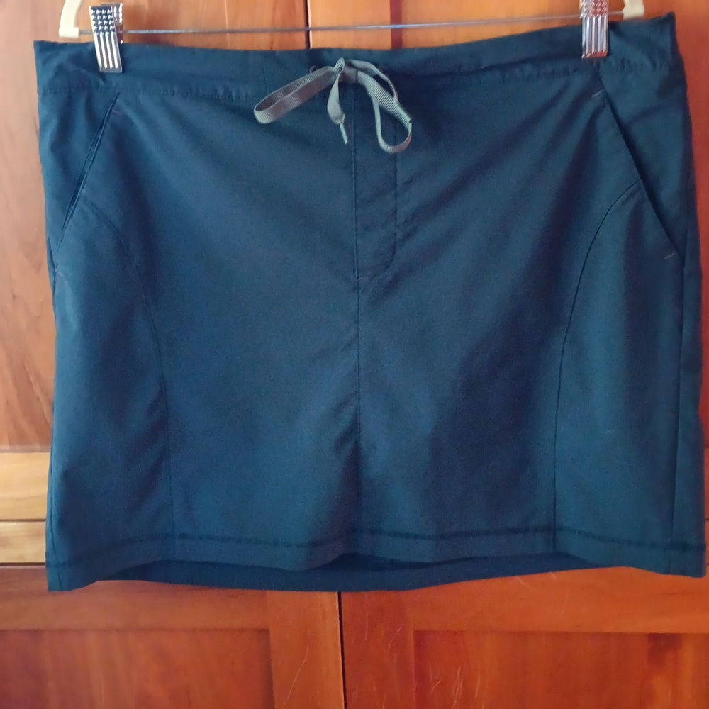 Eddie Bauer, slate, elastic waist skort, like new, Size L